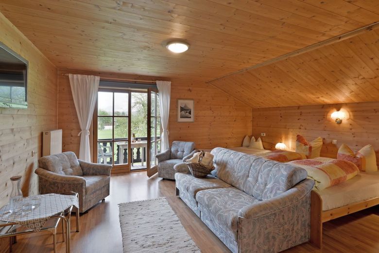 Lamplhof-Walchsee-Seestrasse-25-Ferienwohnung-Kaiser-Schlafzimmer.jpg