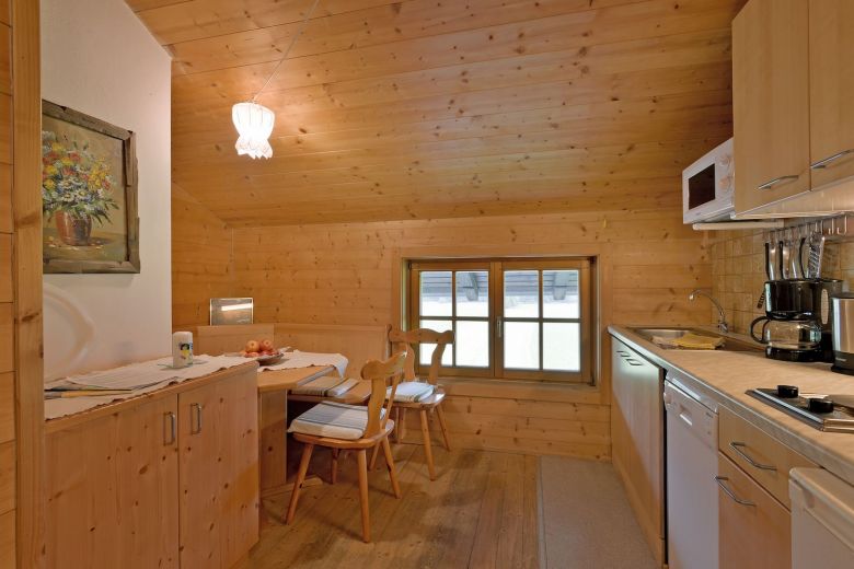 Lamplhof-Walchsee-Seestrasse-25-Ferienwohnung-Seeseite-Kueche.jpg