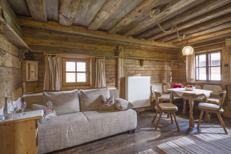 Lamplhof_Seestrasse_25_Walchsee_Ferienhaus_Wohnzimmer_1.jpg