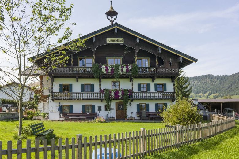 Lamplhof_Seestrasse_25_Walchsee_Haus_aussen.jpg