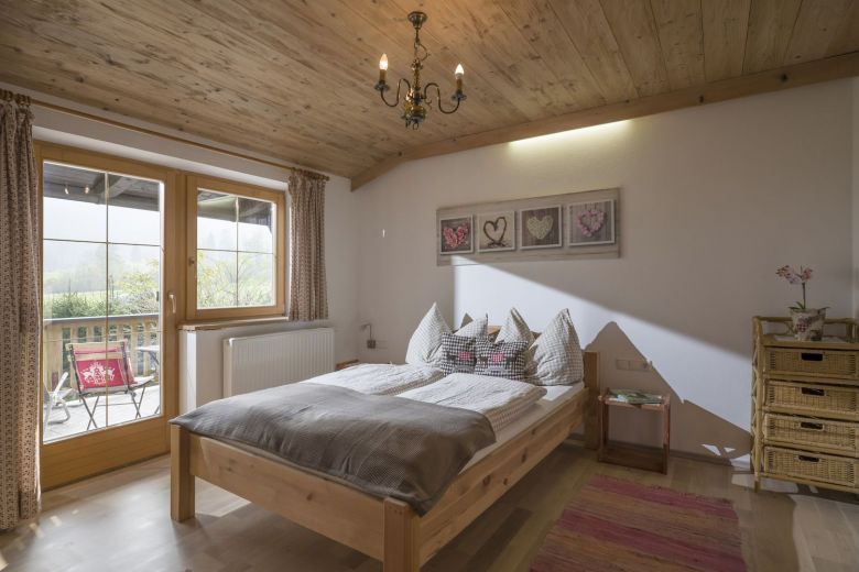 Lamplhof_Seestrasse_25_Walchsee_Ferienhaus_Schlafzimmer.jpg