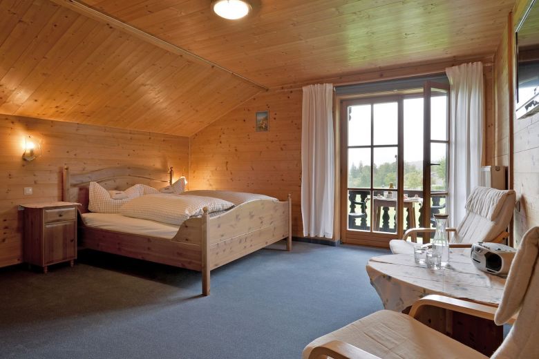 Lamplhof-Walchsee-Seestrasse-25-Ferienwohnung-Seeseite-Schlafzimmer.jpg